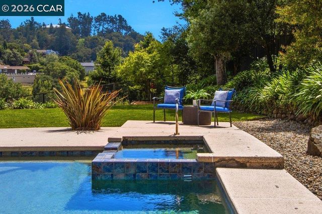 74 Bates Boulevard, Orinda, CA 94563