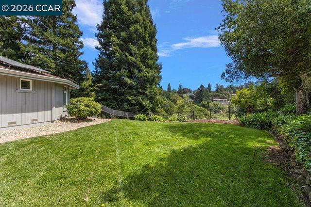 74 Bates Boulevard, Orinda, CA 94563