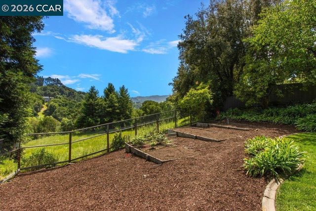 74 Bates Boulevard, Orinda, CA 94563