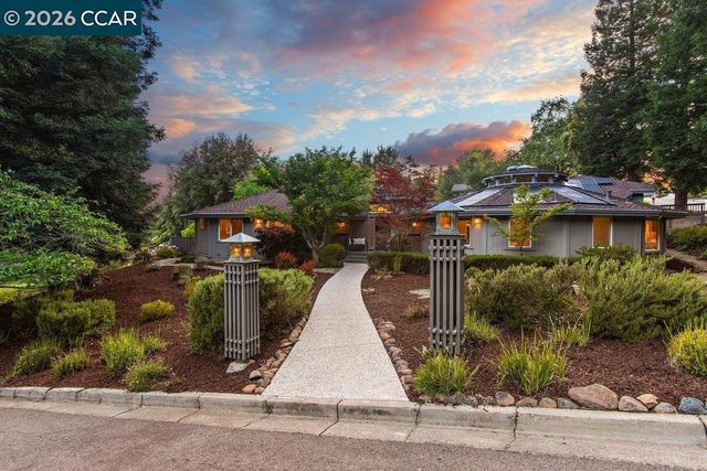 74 Bates Boulevard, Orinda, CA 94563