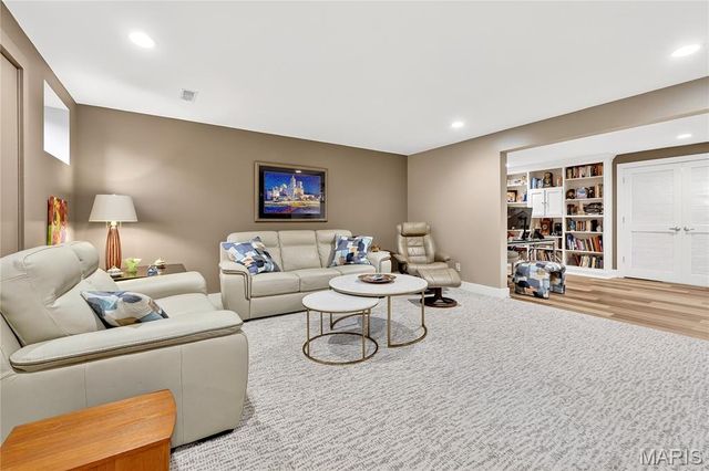 4106 Olive Street, St Louis, MO 63108