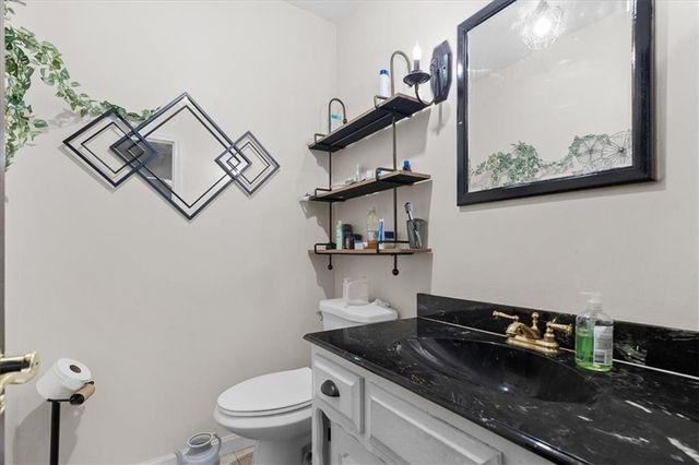 7007 Lakeshore Drive, Raytown, MO 64133
