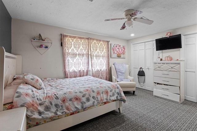 7007 Lakeshore Drive, Raytown, MO 64133