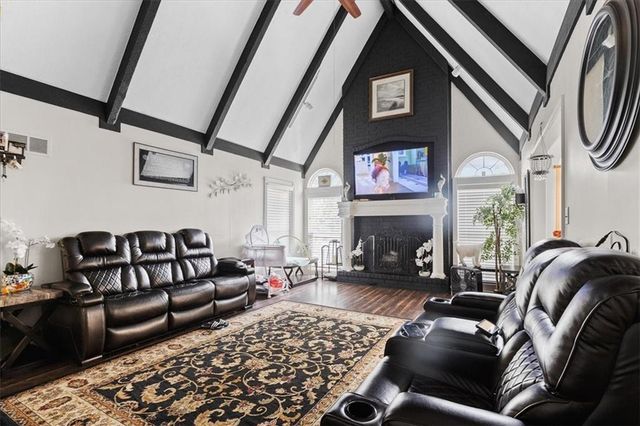 7007 Lakeshore Drive, Raytown, MO 64133