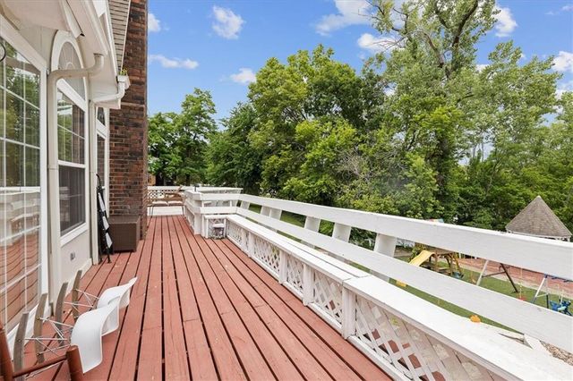 7007 Lakeshore Drive, Raytown, MO 64133