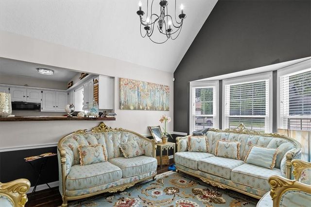7007 Lakeshore Drive, Raytown, MO 64133