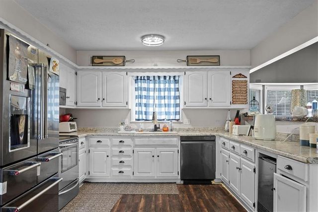 7007 Lakeshore Drive, Raytown, MO 64133