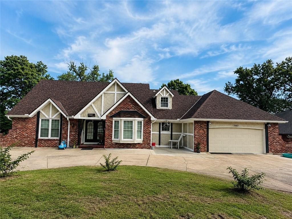 7007 Lakeshore Drive, Raytown, MO 64133