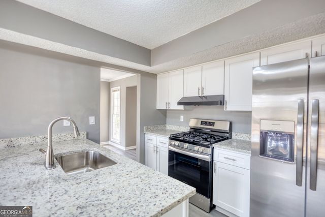 1067 Brookview Lane, Hampton, GA 30228