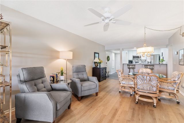 11 Plantation Drive 204, Vero Beach, FL 32966