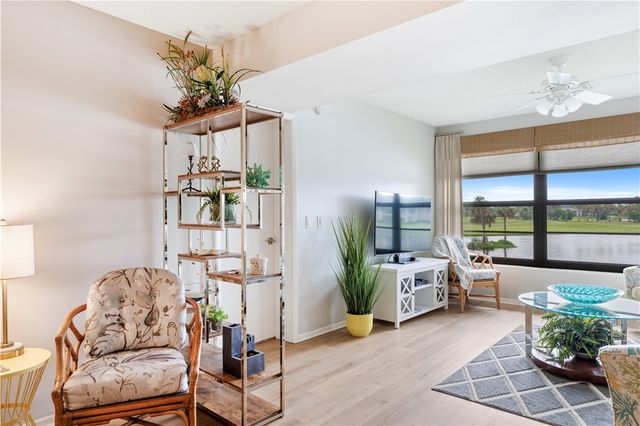 11 Plantation Drive 204, Vero Beach, FL 32966