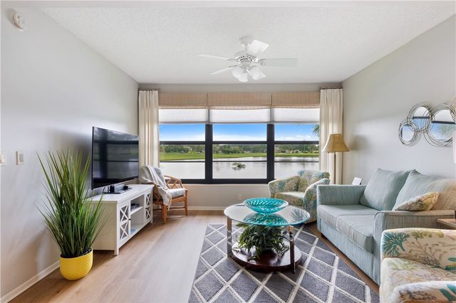 11 Plantation Drive 204, Vero Beach, FL 32966