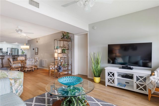 11 Plantation Drive 204, Vero Beach, FL 32966