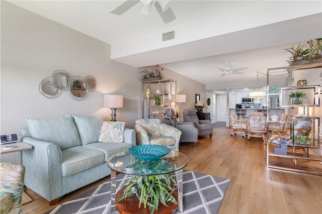 11 Plantation Drive 204, Vero Beach, FL 32966