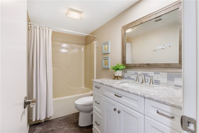 11 Plantation Drive 204, Vero Beach, FL 32966