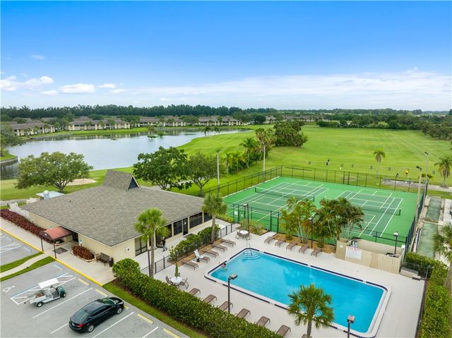 11 Plantation Drive 204, Vero Beach, FL 32966