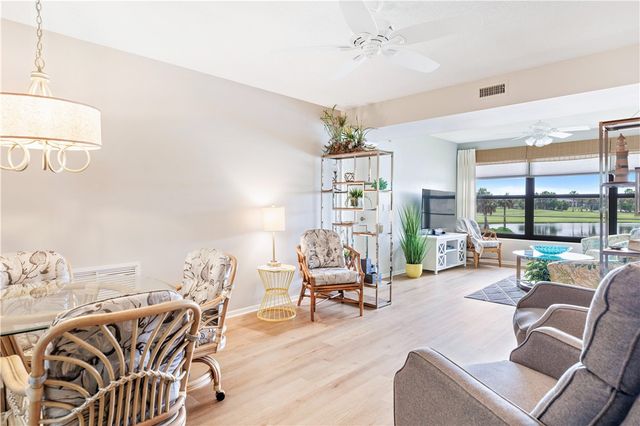 11 Plantation Drive 204, Vero Beach, FL 32966