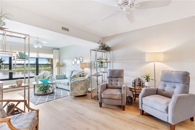 11 Plantation Drive 204, Vero Beach, FL 32966