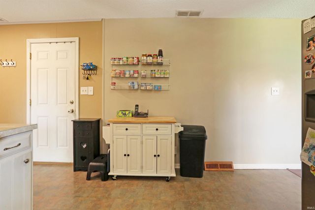 8455 Outer Lincoln Avenue, Newburgh, IN 47630