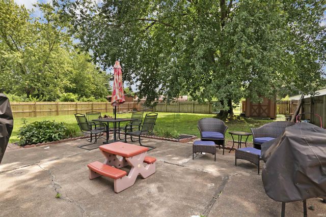 8455 Outer Lincoln Avenue, Newburgh, IN 47630