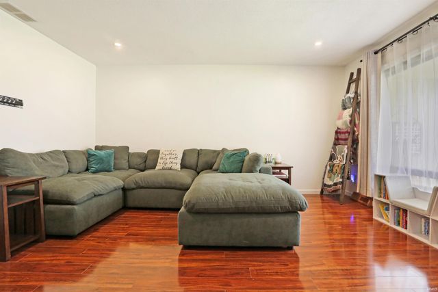 8455 Outer Lincoln Avenue, Newburgh, IN 47630
