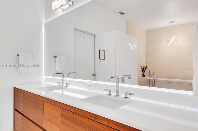 3581 E Glencoe St 605, Coconut Grove, FL 33133