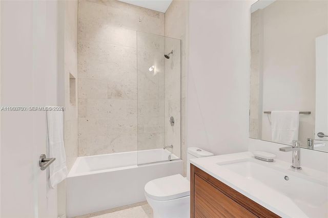 3581 E Glencoe St 605, Coconut Grove, FL 33133