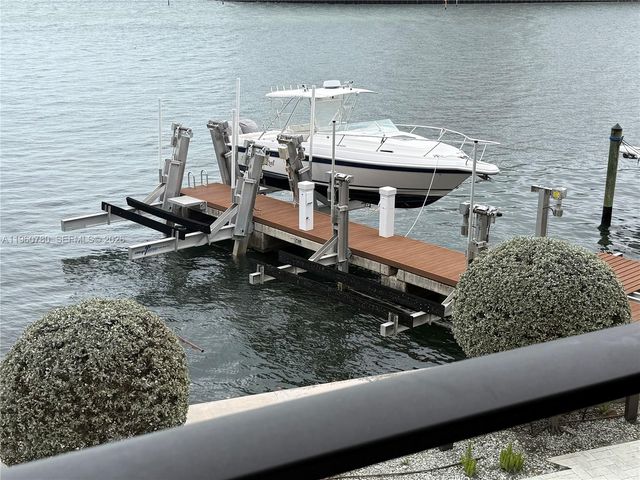 3581 E Glencoe St 605, Coconut Grove, FL 33133