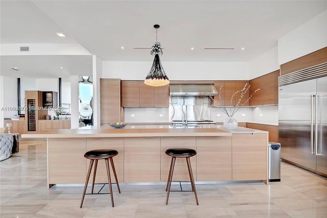 3581 E Glencoe St 605, Coconut Grove, FL 33133