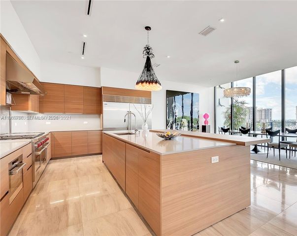 3581 E Glencoe St 605, Coconut Grove, FL 33133