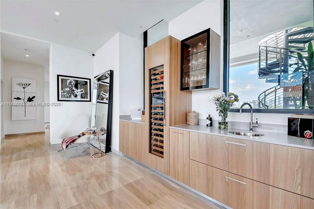 3581 E Glencoe St 605, Coconut Grove, FL 33133