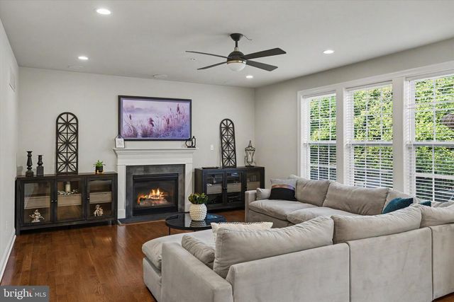 7 PETTITS BRIDGE RD, Jamison, PA 18929