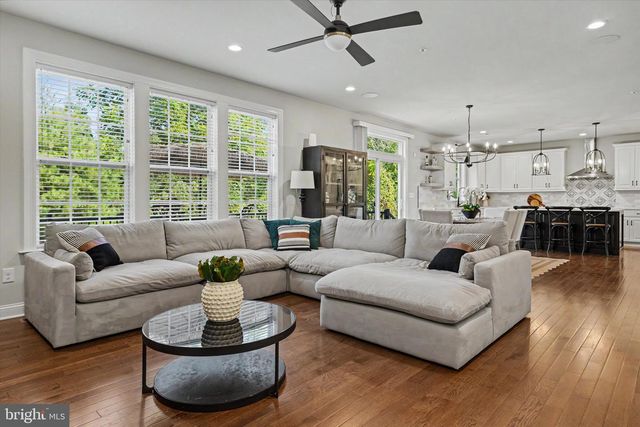 7 PETTITS BRIDGE RD, Jamison, PA 18929