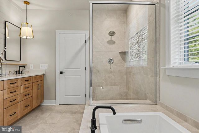 7 PETTITS BRIDGE RD, Jamison, PA 18929