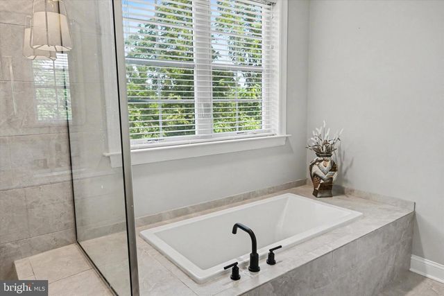 7 PETTITS BRIDGE RD, Jamison, PA 18929