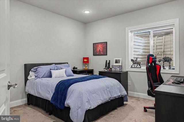 7 PETTITS BRIDGE RD, Jamison, PA 18929