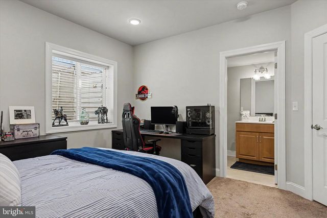 7 PETTITS BRIDGE RD, Jamison, PA 18929