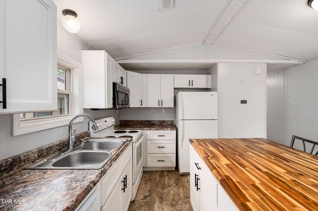 140 Peters Hollow Rd Road, Elizabethton, TN 37643