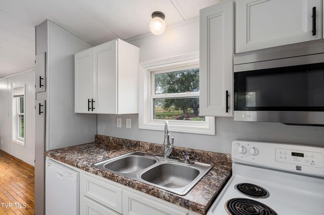 140 Peters Hollow Rd Road, Elizabethton, TN 37643