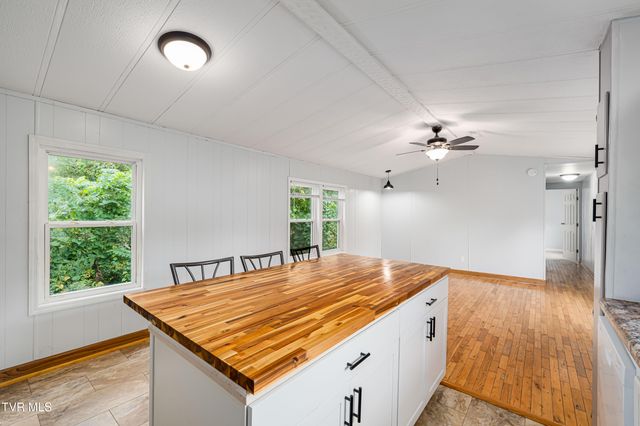 140 Peters Hollow Rd Road, Elizabethton, TN 37643