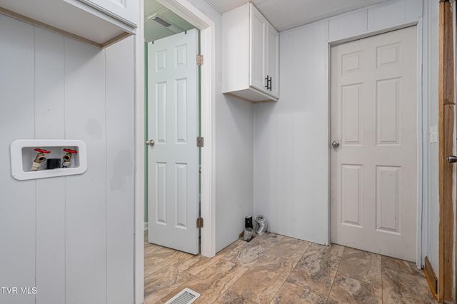 140 Peters Hollow Rd Road, Elizabethton, TN 37643