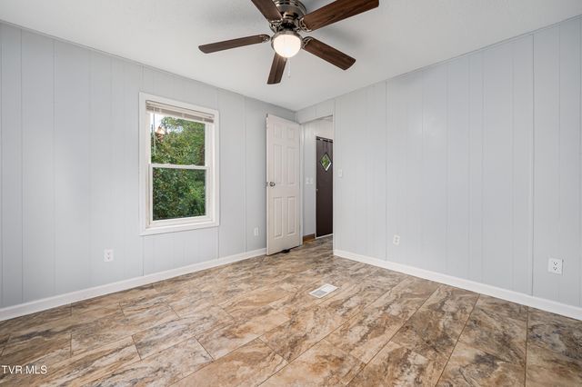 140 Peters Hollow Rd Road, Elizabethton, TN 37643