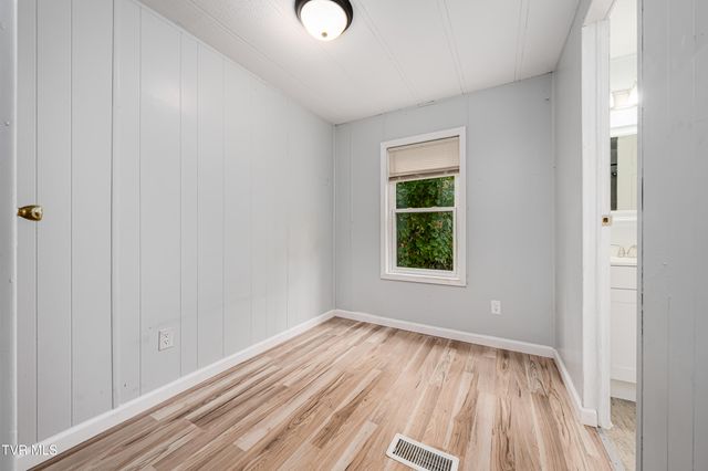 140 Peters Hollow Rd Road, Elizabethton, TN 37643