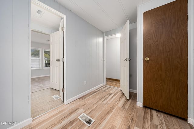 140 Peters Hollow Rd Road, Elizabethton, TN 37643