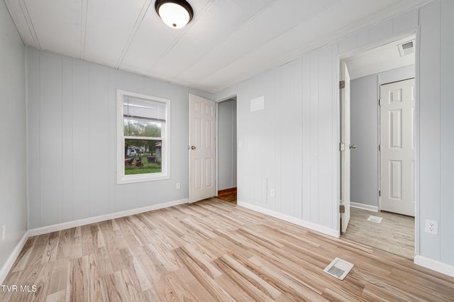 140 Peters Hollow Rd Road, Elizabethton, TN 37643