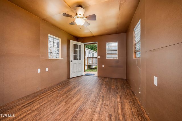 140 Peters Hollow Rd Road, Elizabethton, TN 37643