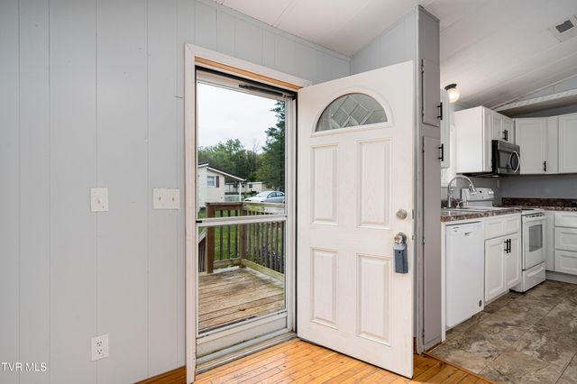 140 Peters Hollow Rd Road, Elizabethton, TN 37643