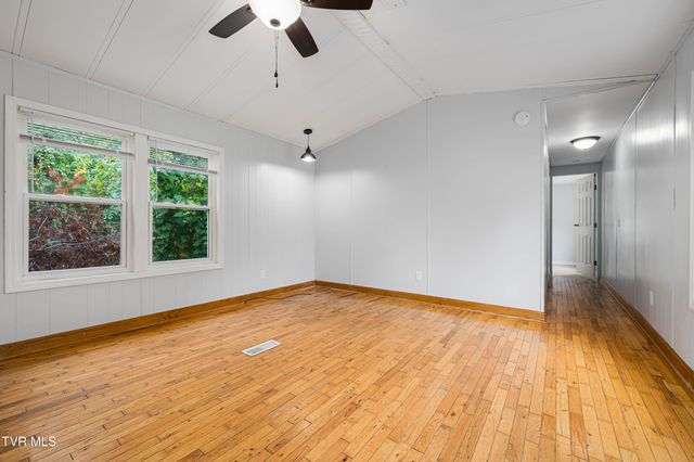 140 Peters Hollow Rd Road, Elizabethton, TN 37643