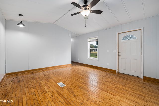 140 Peters Hollow Rd Road, Elizabethton, TN 37643