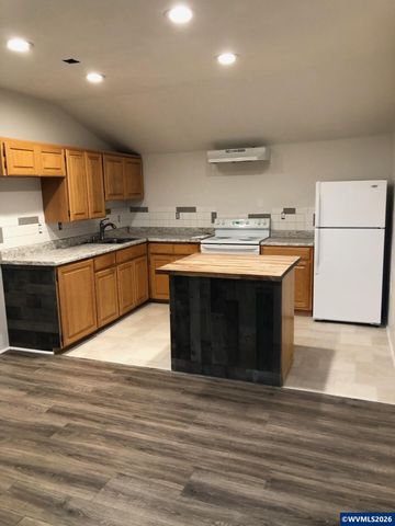 2560 Cherry Av NE, Salem, OR 97301